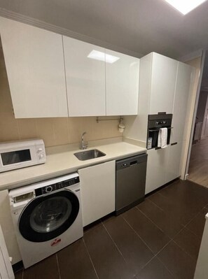 Fridge, microwave, oven, stovetop