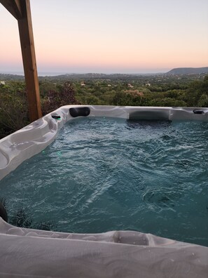 Outdoor spa tub - Villa Aria Mezzana bas (Conca)