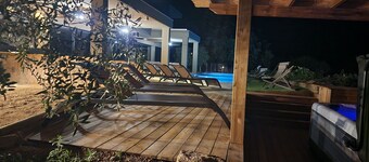 Villa Aria Terra — Pinarello, sea view, heated pool 29°C, sea-view sauna