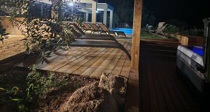 Villa Aria Terra — Pinarello, sea view, heated pool 29°C, sea-view sauna
