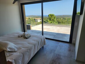 5 bedrooms, iron/ironing board, free WiFi, bed sheets