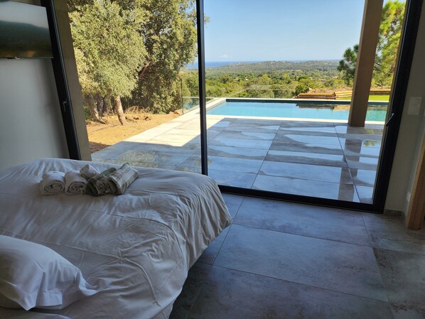 5 bedrooms, iron/ironing board, free WiFi, bed sheets