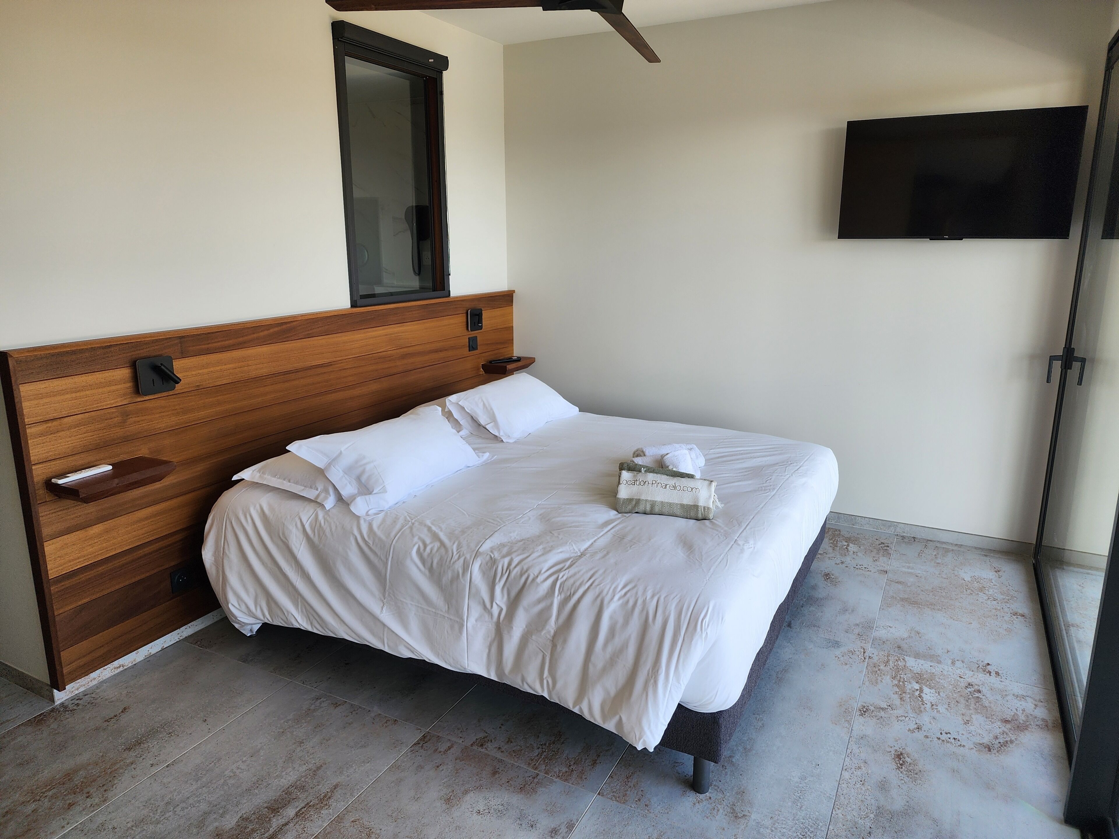 5 bedrooms, iron/ironing board, WiFi (free), bed sheets