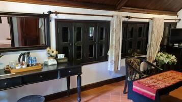 Minibar, in-room safe, desk, free WiFi