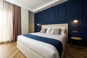 Deluxe Double Room | In-room safe, desk, laptop workspace, blackout drapes - XVI Suites (Naxxar)