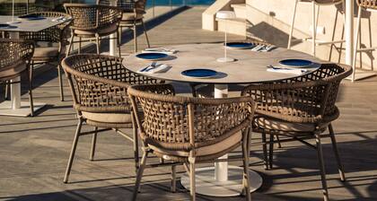 XVI Suites