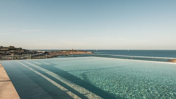 Seasonal outdoor pool, sun loungers