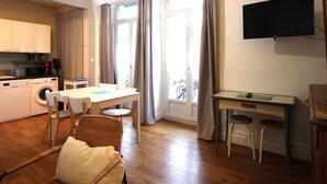 Interior - Comfortable T3, 200m from Thermes, Wifi, Sleeps 5, Fully Equipped (La Bourboule)