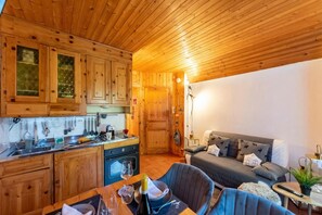 Honeymoon Apartment, Multiple Bedrooms (Chaberton Romantic Retreat Ski In Ski) | Interior - Chaberton Romantic Retreat Ski In Ski Out (Claviere)