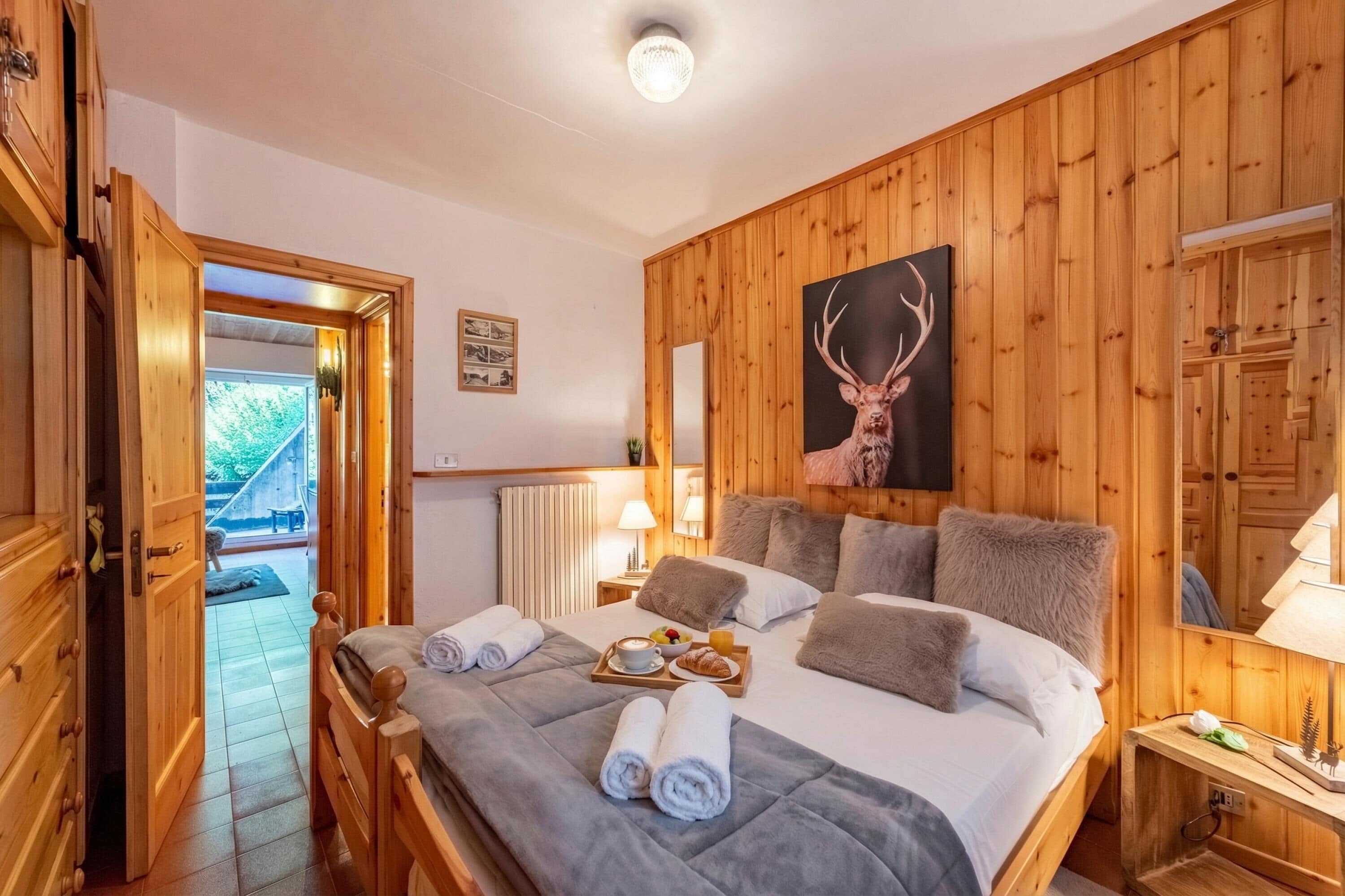 Honeymoon Apartment, Multiple Bedrooms (Chaberton Romantic Retreat Ski In Ski)