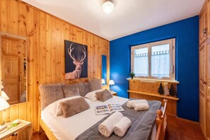 蜜月公寓, 多間臥室 (Chaberton Romantic Retreat Ski In Ski) | 1 間臥室、免費無線上網、床單