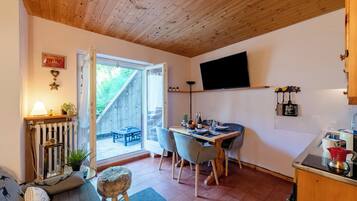 Honeymoon Apartment, Multiple Bedrooms (Chaberton Romantic Retreat Ski In Ski) | Living area