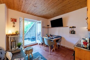 Honeymoon Apartment, Multiple Bedrooms (Chaberton Romantic Retreat Ski In Ski) | Living area