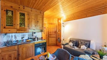 Apartamento lua de mel, vários quartos (Chaberton Romantic Retreat Ski In Ski) | Parte interna
