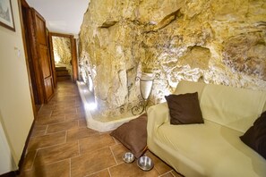 Interior - Domum in petra, the house in the rock. A short walk from the historic center of Modica (Modica)