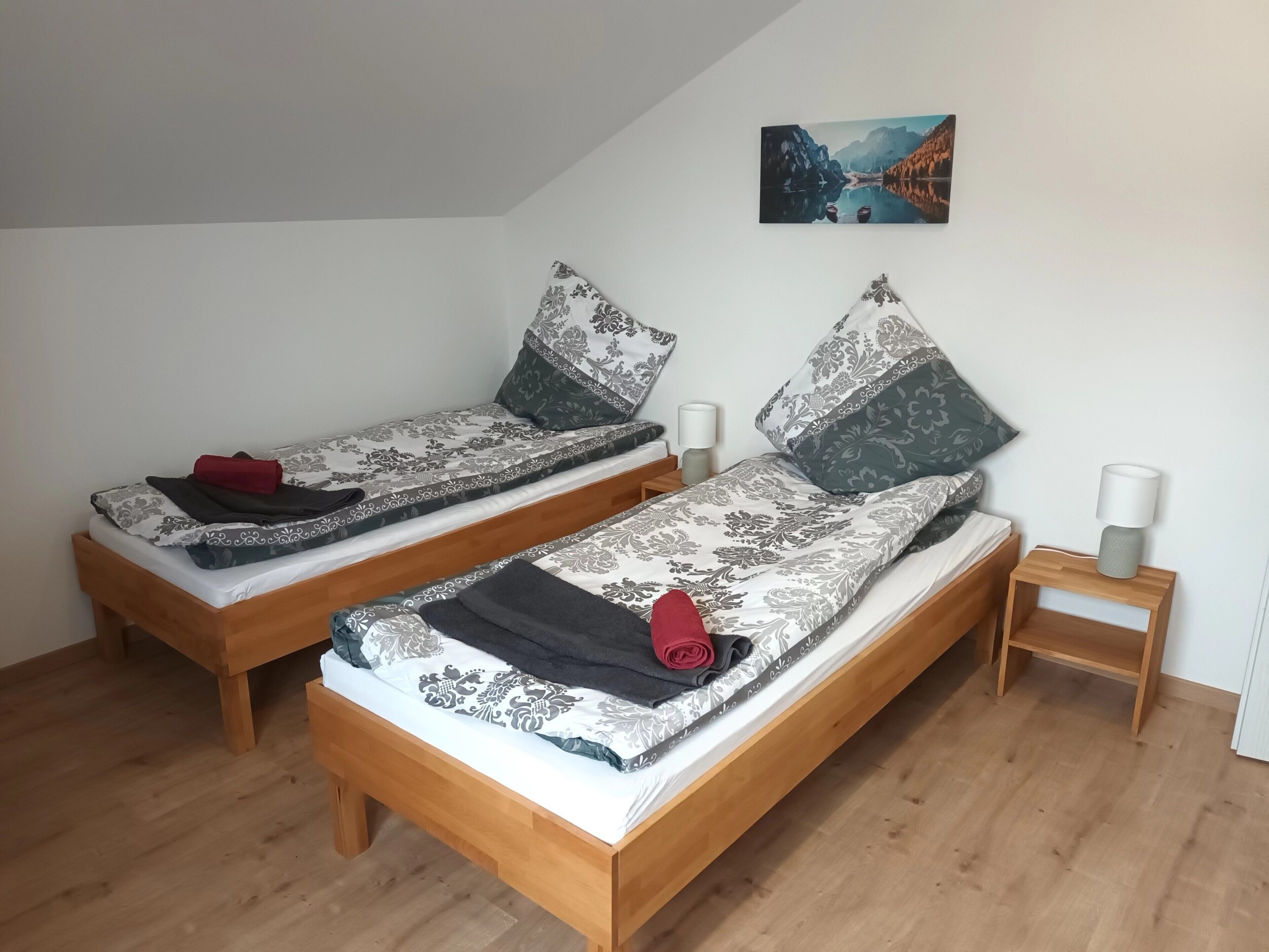 3 chambres, bureau, Wi-Fi gratuit, draps fournis