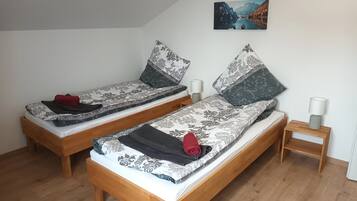 3 chambres, bureau, Wi-Fi gratuit, draps fournis