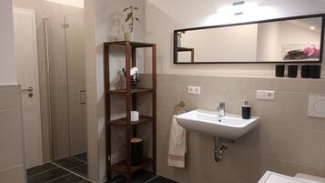 Shower, free toiletries, hair dryer, towels