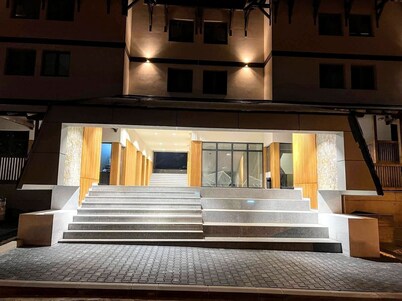 200 meters from the ski gondola, comfortable studio-apartment with free parking.