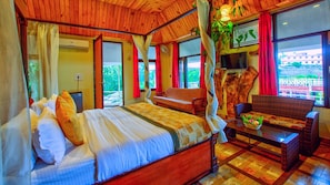 Classic Tree House | Egyptian cotton sheets, premium bedding, memory-foam beds, free WiFi - ShriGo Resort Pyramid Home Divine  (Vikasnagar)