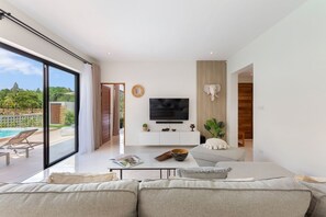 Smart TV - Sereniwood 1 - 2BR Pool Villa (Koh Samui)