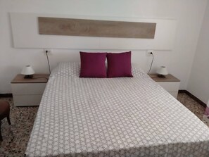 3 bedrooms, iron/ironing board, WiFi, bed sheets - ¡villa Confortable a Unos Pasos de la Playa! (L'Ametlla de Mar)