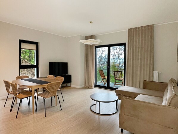 Appartement | 2 chambres, décoration personnalisée, ameublement personnalisé, bureau