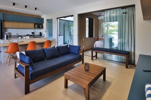 Interior - Linda casa 3 suítes/ar. Piscina e hidro privativo  cond frente mar (Mata de São João)