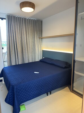 3 slaapkamers, een bureau, een strijkplank/strijkijzer, reisbedje