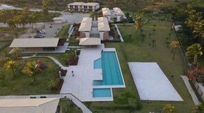 Exterior - Linda casa 3 suítes/ar. Piscina e hidro privativo  cond frente mar (Mata de São João)
