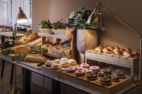 Tägliches inbegriffenes Frühstücksbuffet