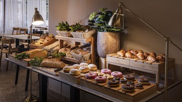Tägliches inbegriffenes Frühstücksbuffet