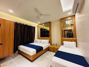 Deluxe Triple Room | Desk, free WiFi - Hotel Shree Krishnam (Ujjain)