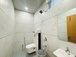 Firemannsrom – executive | Bad | Dusj, badekåper og håndklær