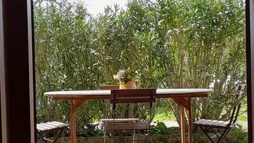 تناول الطعام بالخارج