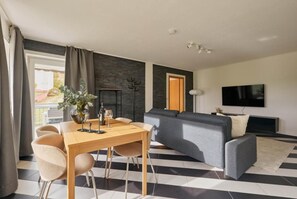 Interior - Emma - in Abstract Style (Walldürn)