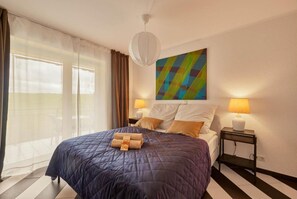 2 habitaciones, escritorio, tabla de planchar con plancha y wifi gratis 