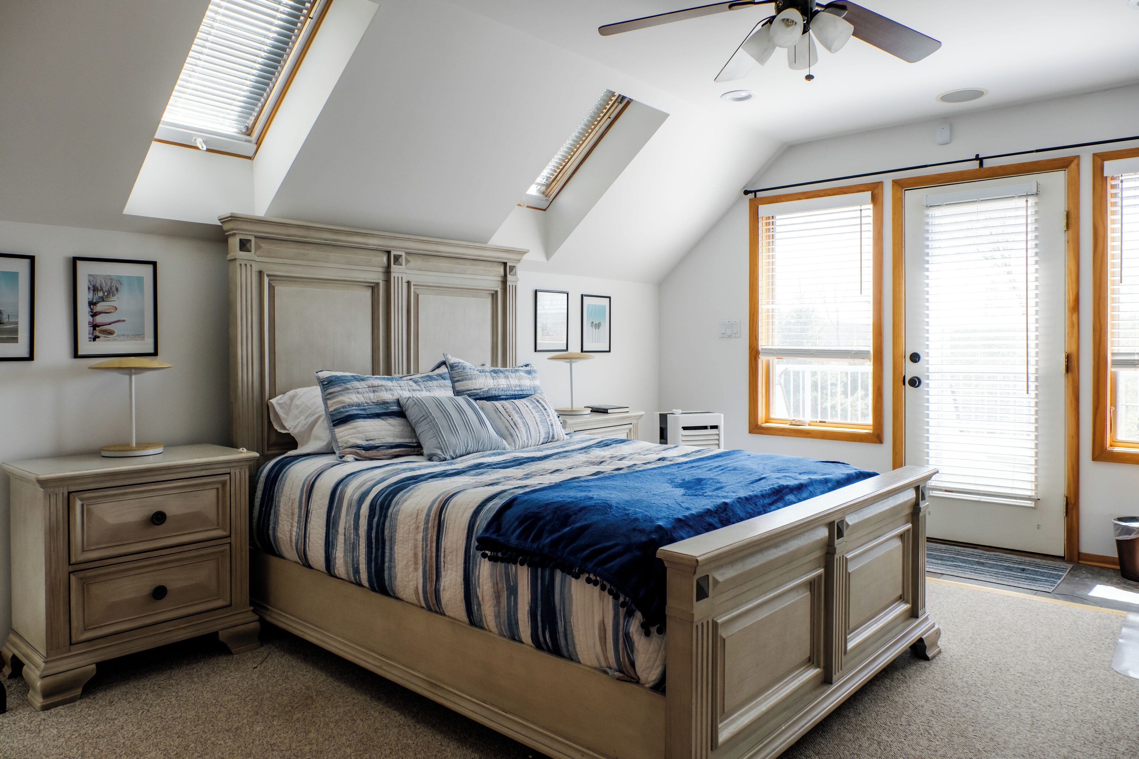 Upper Level Queen Bedroom