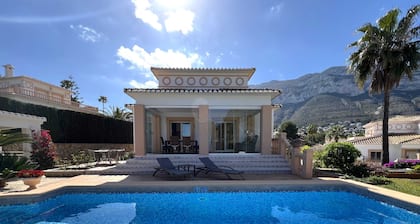 T-1023, Navarrete, villa mit Pool und Carport in Dènia