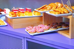 Tägliches inbegriffenes Frühstücksbuffet