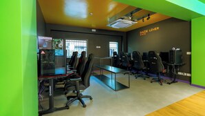 ألعاب تعمل بالعملا ت