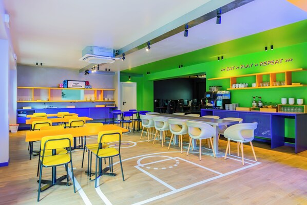 Food court