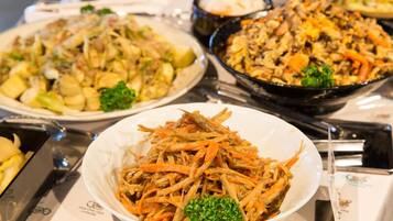 Free daily buffet breakfast