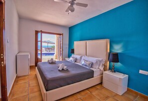 6 habitaciones, tabla de planchar con plancha y cuna de viaje