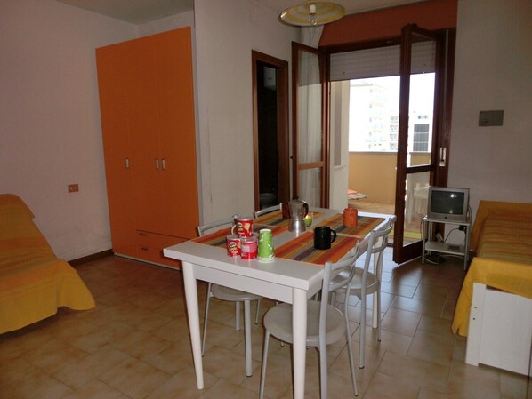 Dining - Seafront Peaceful Flat for 4 Guests - Beahost (San Michele al Tagliamento)