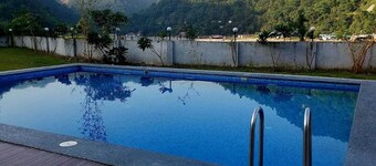 PRIDE INN LUXURY RESORT BY UK HEAVEN