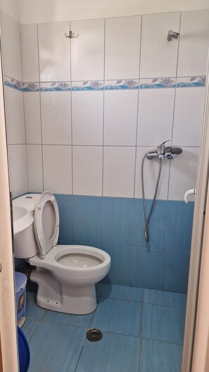 Hair dryer, towels, soap, toilet paper - Villa Minaj - Triple Suite 2nd Floor (Ksamil)