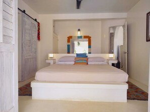 6 عدّة غرف نوم ومكواة/لوح كي وواي فاي وملاءات أسرّة