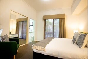 1 soverom, skrivebord, strykejern/-brett og wi-fi