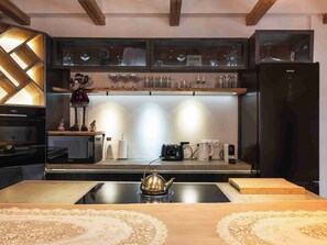 Fridge, microwave, oven, stovetop - Luxury Larch Loft, perfect for groups/family of up to 6 people

 (Tesido BZ)
